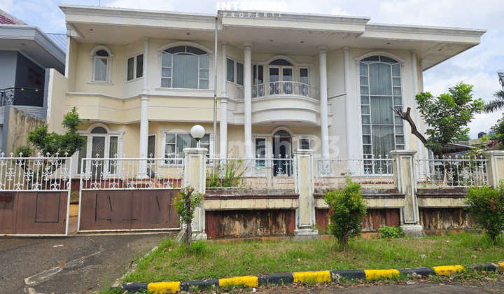 2-Storey Interconnected Hook House in Kebon Jeruk, Flood-Free - 450M2 2