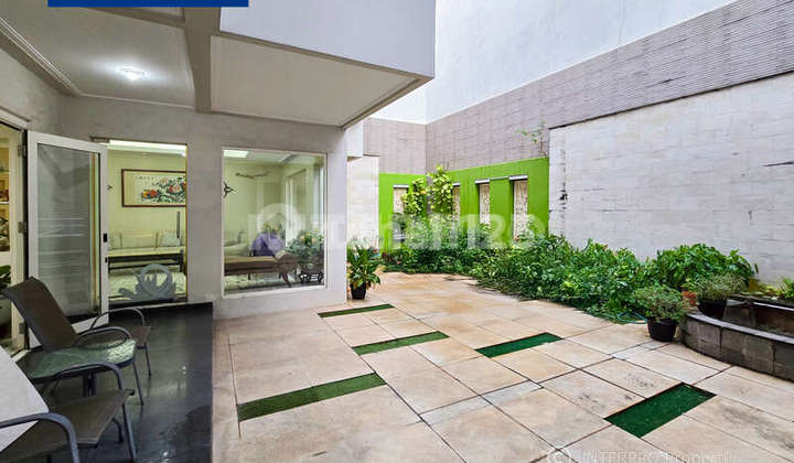 Rumah 2 Lantai Dijual Siap Huni Hadap Barat Green Garden - 450m2 2