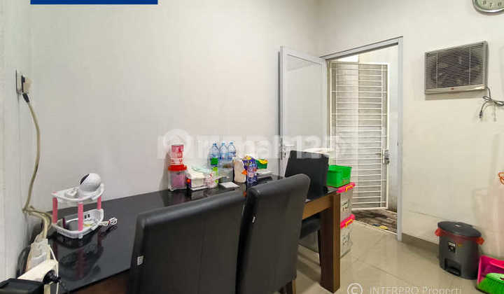 Ready-to-Occupy House for Sale in Taman Ratu, 3 Floors - Land Size 75m2 2