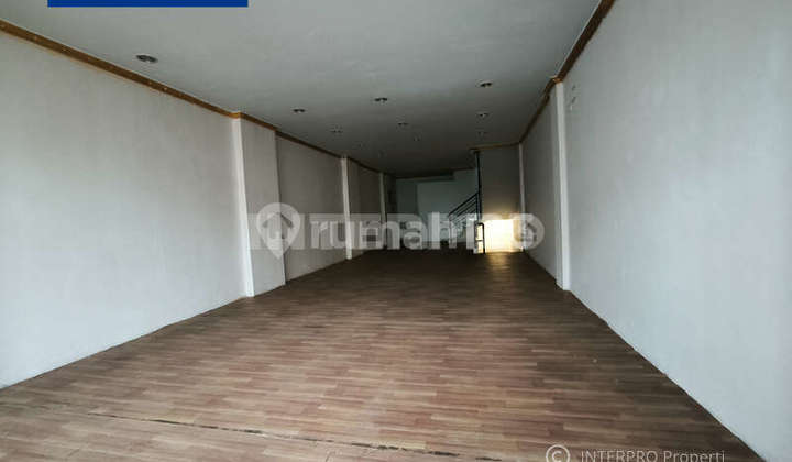 Shop House for Sale in Taman Ratu, 3 Floors Ready to Use - Land Area 115m2 2