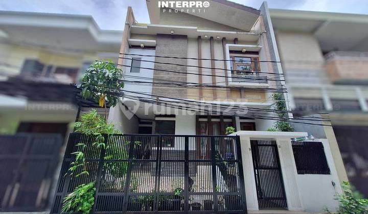 House for Sale Semi-Furnished Green Ville Location in Front of Park 144M2 House for Sale Semi-Furnished Green Ville Location in Front of Park 144M2