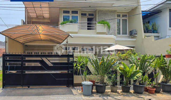 Rumah 2 Lantai Dijual Puri Indah Depan Taman - Luas Tanah 255m2
