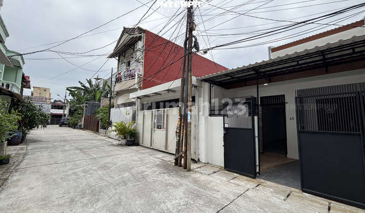 Rumah 1,5 Lantai Dijual Jelambar Lokasi Strategis - LT 82,5M2 2