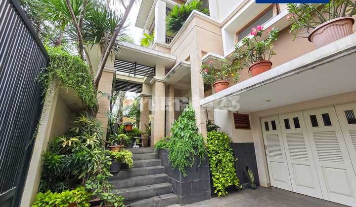 Rumah Hook Dijual Mega Kebon Jeruk - Luas Tanah 400m2 2