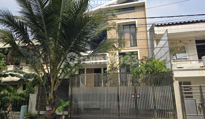 Rumah Dijual Green Ville Akses Jalan Lebar Depan Taman – 195m2