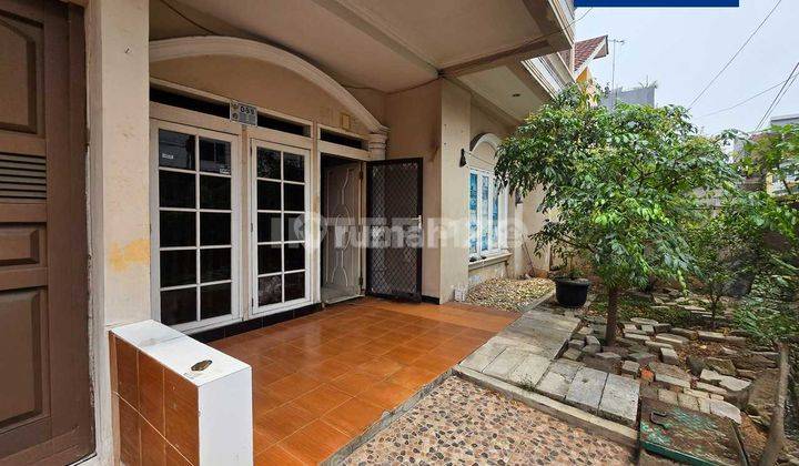 Rumah Dijual 2 Lantai Lokasi Strategis Taman Ratu Lt 180m2 2