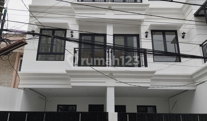 Rumah Dijual Taman Ratu Brand New Minimalis 3 Lantai - LT 59M2 Rumah Dijual Taman Ratu Brand New Minimalis 3 Lantai - LT 59M2