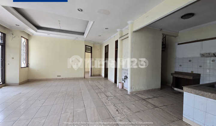 1.5-Story Hook House for Sale in Intercon Kebon Jeruk - Area 258M2 2