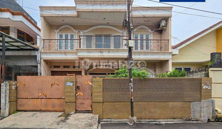 Rumah Dijual 2 Lantai Lokasi Strategis Taman Ratu Lt 180m2 1