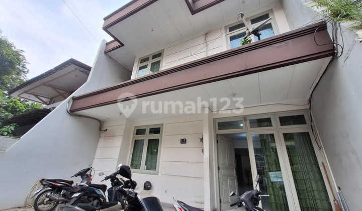 Rumah Dijual Tanjung Duren 2 Lantai - LT 150m2 Jalanan Lebar 2