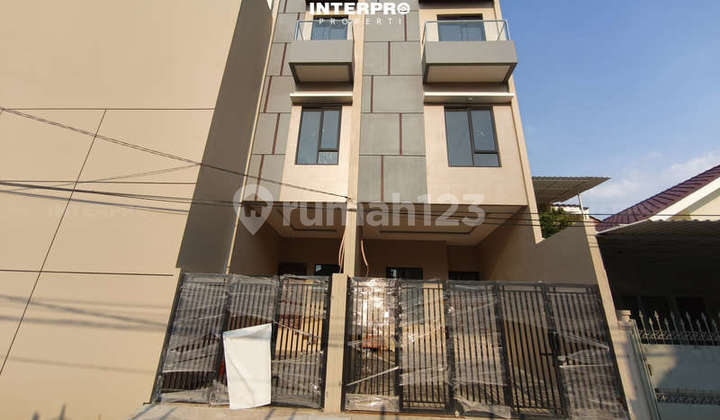 House for Sale in Duri Kepa Dalam Complex Near Park - Land Area 72M2 House for Sale in Duri Kepa Dalam Complex Near Park - Land Area 72M2