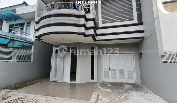 Rumah 2 Lantai Dijual Taman Ratu Hadap Timur SHM – LT 160m2 2