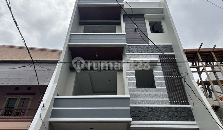 Rumah Brand New 3 Lantai Dijual Tomang Hadap Barat Laut - 90M2 Rumah Brand New 3 Lantai Dijual Tomang Hadap Barat Laut - 90M2
