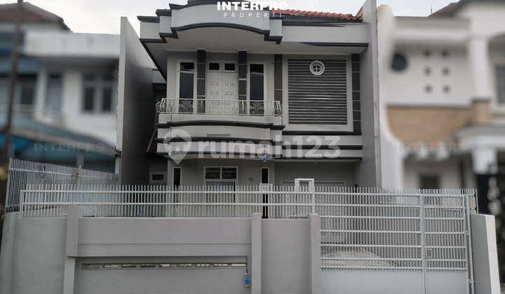 Rumah 2 Lantai Dijual Taman Ratu Hadap Timur SHM – LT 160m2