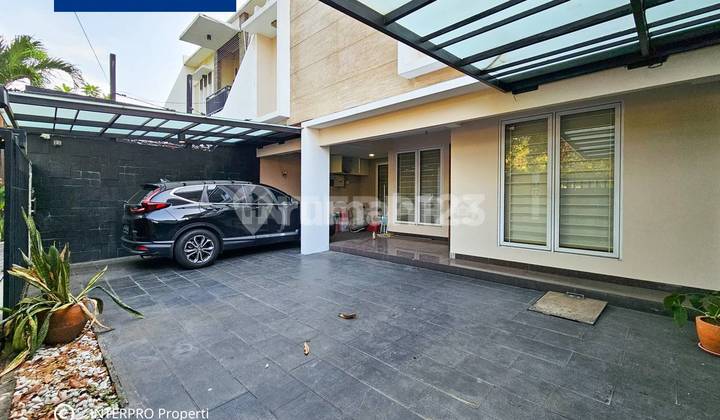 Rumah 2 Lantai Semi Furnished Dijual Taman Kedoya Baru - 200m2 2