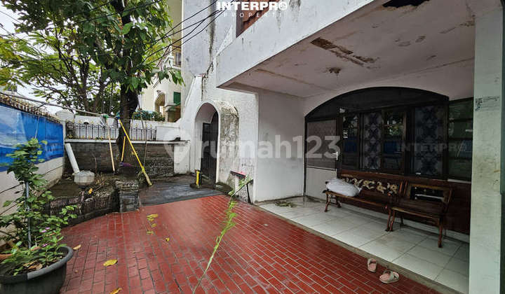 Rumah Hitung Tanah Dijual Taman Ratu Hadap Timur SHM - LT 181M2 2