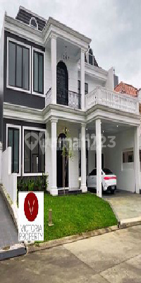 Rumah Mewah Sentul City dengan Kolam Renang