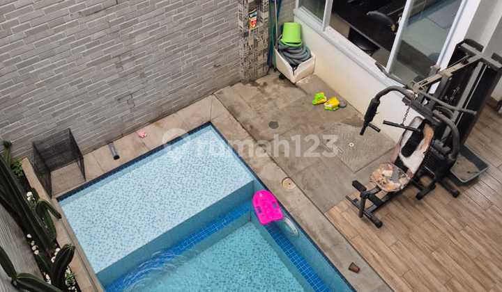House with Swimming Pool in Legenda Wisata Cibubur 2