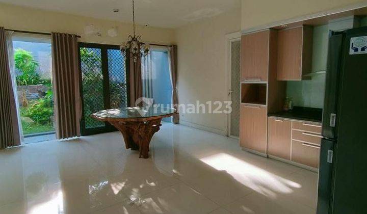 Jual Murah Rumah Prambanan Residence Wiyung Semi Furnish Ada Kolam Ikan 1