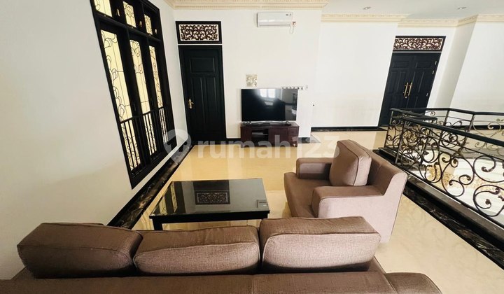 Sewa Rumah Mewah Ada Kolam Renang, Villa Bukit Regency Full Furnish 2