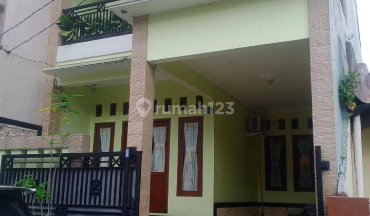 tampak depan dijual rumah di ciluar asri