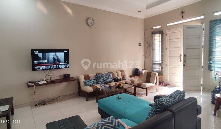 Diuual rumah bagus,luas di Komplek Bumi Menteng Asri Jl.dr Semeru 2