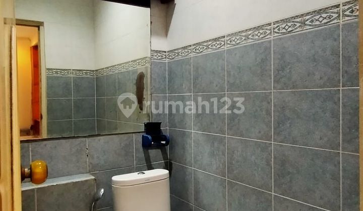 kamar mandi dijual rumah terawat di tamansari