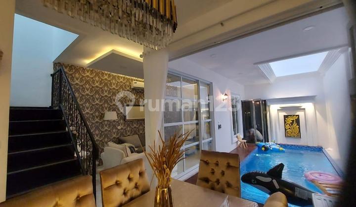 ruang makan rumah cantik furnish swimming pool
