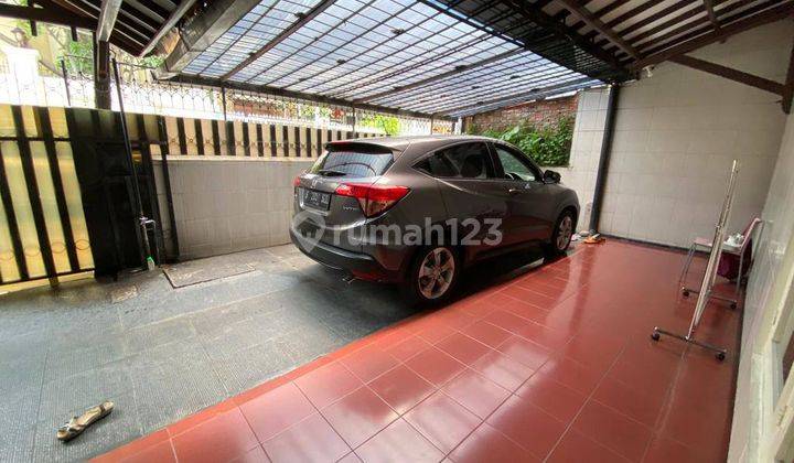 Rumah 2 Lantai Bagus Semi Furnished SHM Gandaria Jakarta Selatan  2