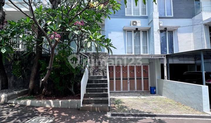 2-Story House in a One-Gate System Security Cluster