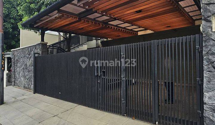 Rumah 2 Lantai Bagus SHM Kebayoran Baru Jakarta Selatan 1