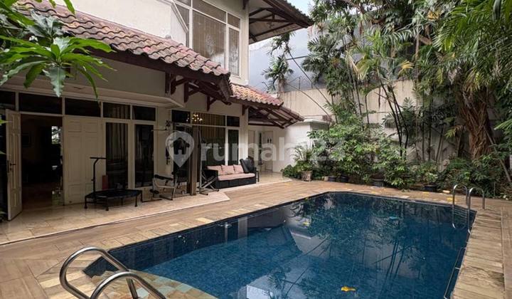 Rumah Lama Terawat, Bangunan 2 Lantai di Premium Area Rumah Lama Terawat, Bangunan 2 Lantai di Premium Area