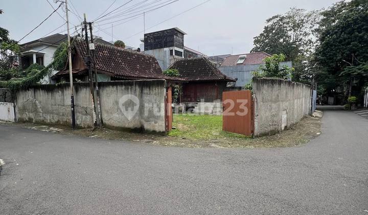 House in Hook position, SHM certificate, located in Kebayoran Baru, near SCBD