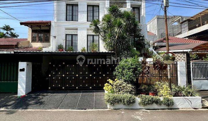 Dijual Cepat Rumah Classic Mediteranian di Jakarta Selatan 1