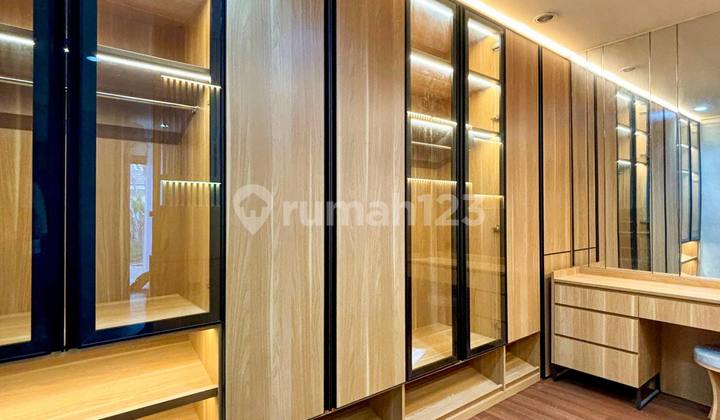 Secondary 1.5-Story House in a Complex, Strategic Location 2