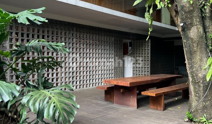 Rumah Mewah Di Tanah Teduh, Jati Padang, Lt. 804 M2, Halaman Luas Harga 25 M Nego!