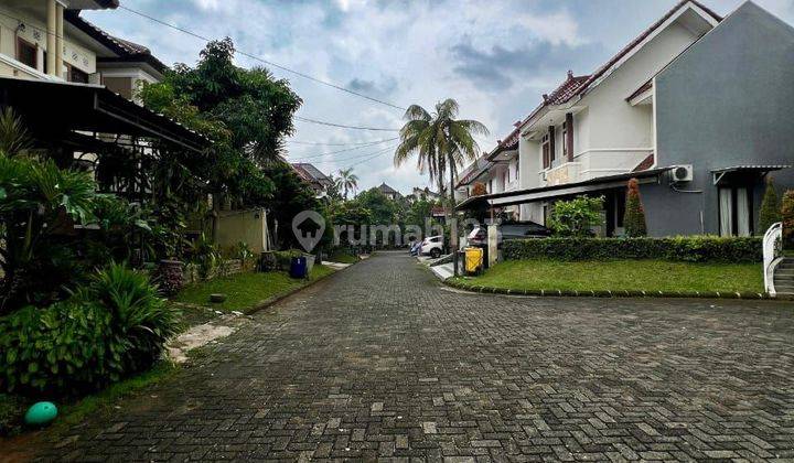 Rumah Dalam Kompelk Favorite, Lt. 206 M2, Harga 3.9 M 2