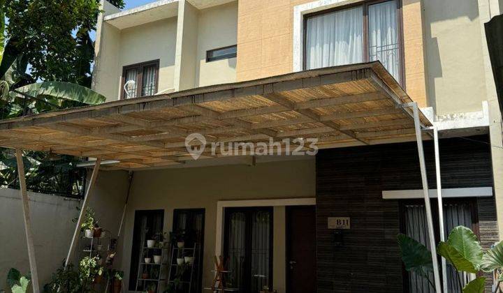 Rumah 2 Lantai Furnished akses strategis di Bintaro 1