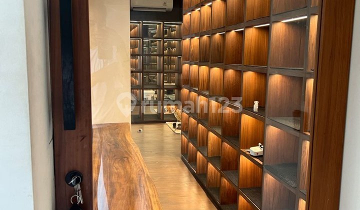 Rumah Mewah Di Tanah Teduh, Jati Padang, Lt. 804 M2, Halaman Luas Harga 25 M Nego! 2