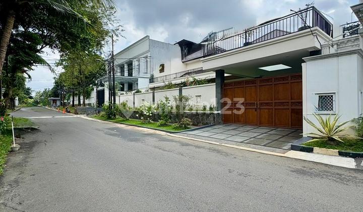 Tropical Modern Design House, Front Location Facing the Park, Leading Complex