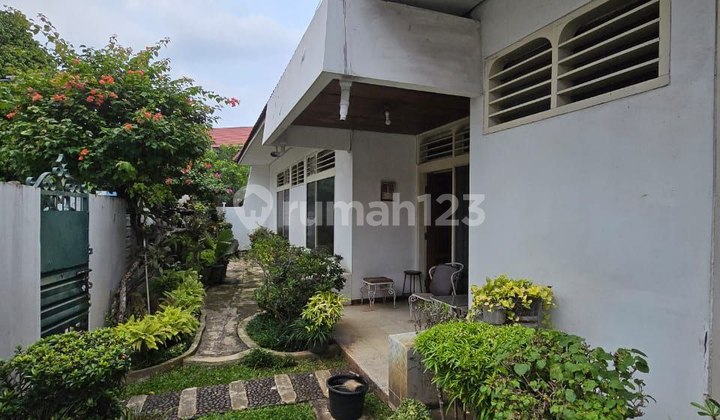 Dijual Rumah Lama Terawat, Lt. 324 M2, Posisi Hook Harga 6,5 M Nego!
