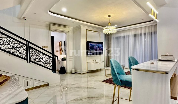 Rumah Di Perumahan Elite, One Gate System Lokasi Cilandak Fatmawati, Lt. 204 M2 Harga 10,5 M Nego! 2