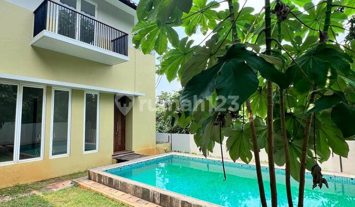 Rumah 2 Lantai Dengan Swimmingpool, Lokasi Srategis Di Kemang