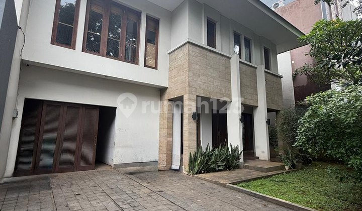 Rumah di Kebayoran Baru Dalam Komplek Siap Huni, Row Jalan Lebar