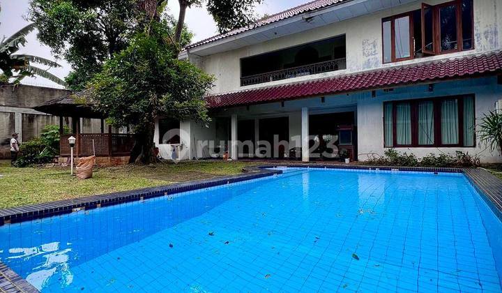 Rumah di Pejaten Desain Classic, dengan Private Pool Cocok untuk Hunian/Usaha Rumah di Pejaten Desain Classic, dengan Private Pool Cocok untuk Hunian/Usaha