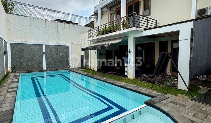 Rumah di Komplek Cinere Cantik Terawat Ada Pool Siap Huni Jual Cepat