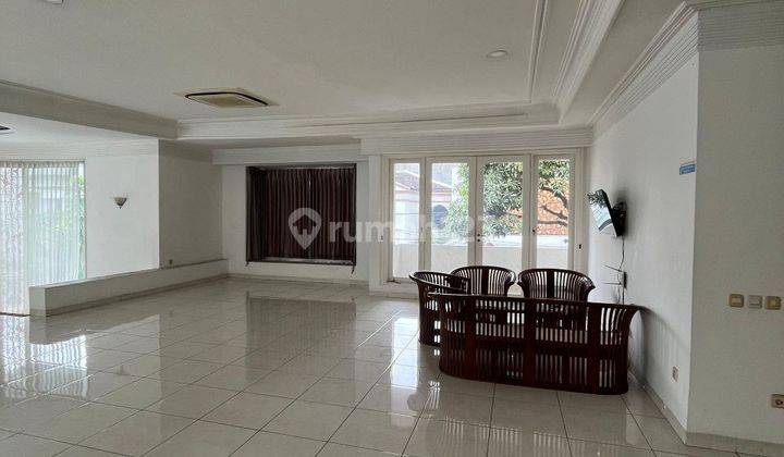 Rumah Mewah 2 Lantai Siap Huni, Lt. 800 M2, Lokasi Strategis Harga 64 M Nego! 2