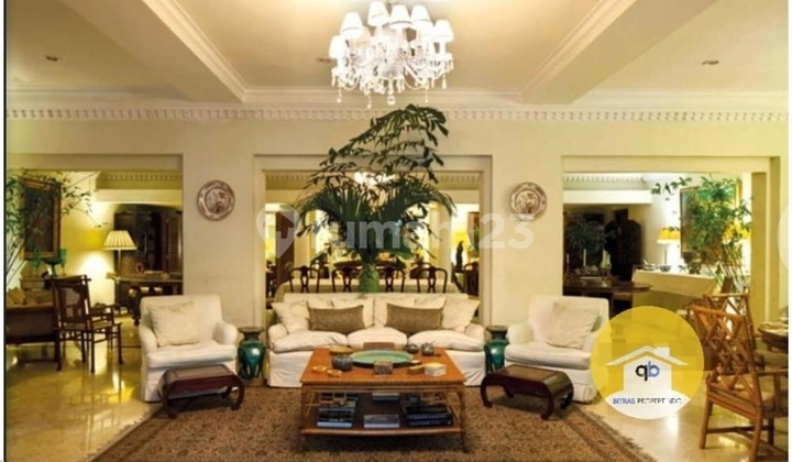 Rumah Bangunan 2 Lantai, Cantik Dan Asri Lokasi Menteng