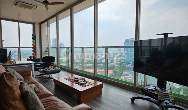 Beautiful View City!! A Neat and Pretty Unit with a Private Elevator