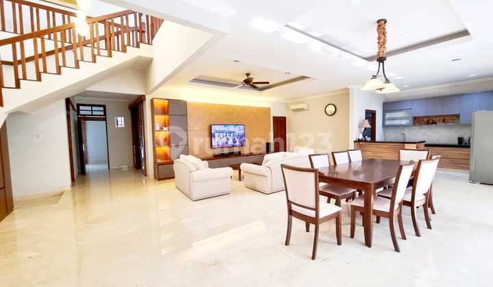 Rumah Mewah Siap Huni dengan Swimmingpool, Lokasi Pondok Indah